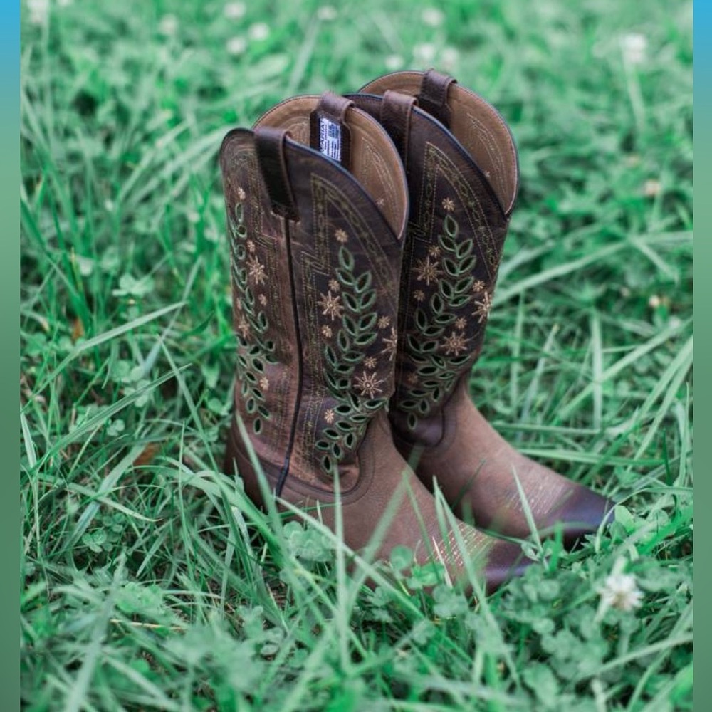 Women's Ariat Arrosa Leather Cowboy Boots